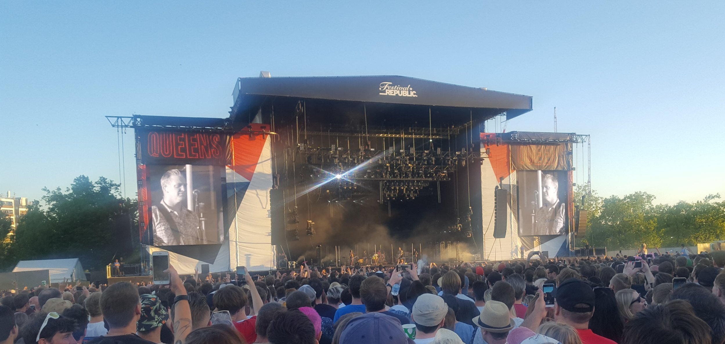 Queens of the Stone Age do Finsbury